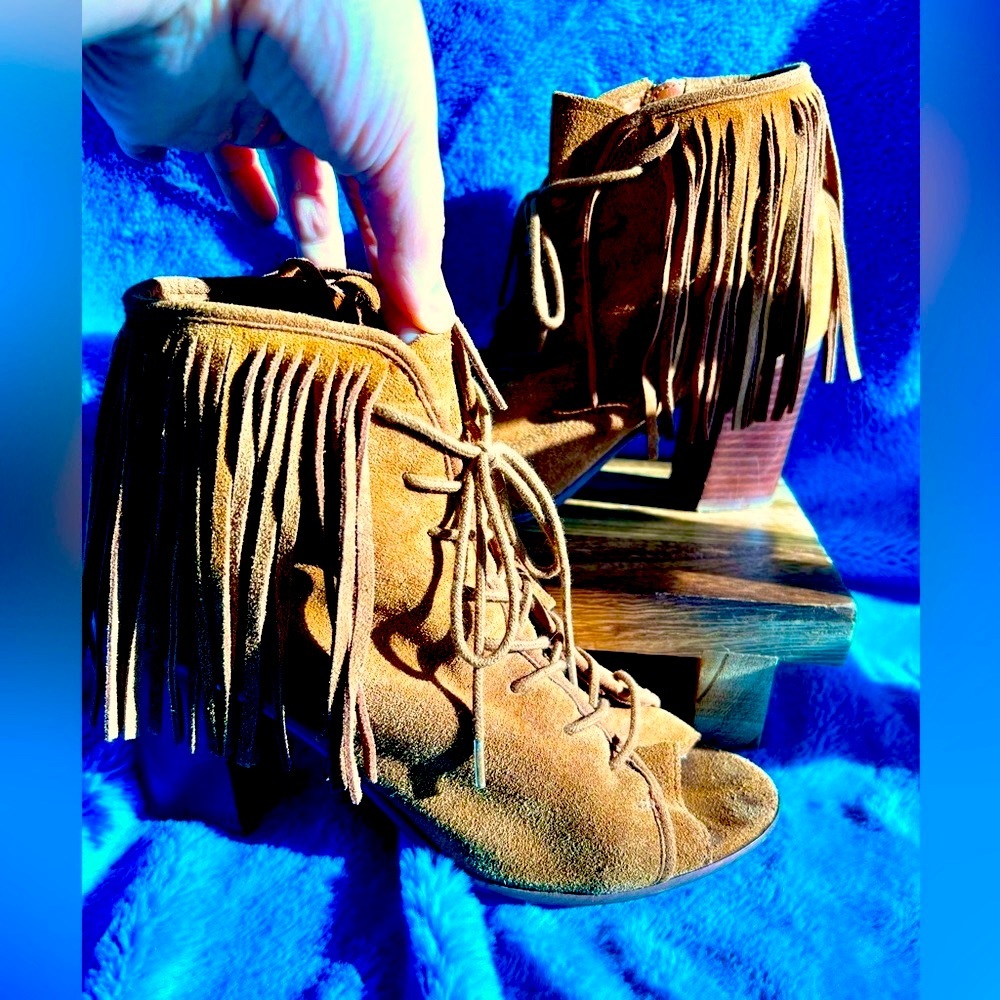 STEVE MADDEN brown leather fringe heeled bootie size 10
